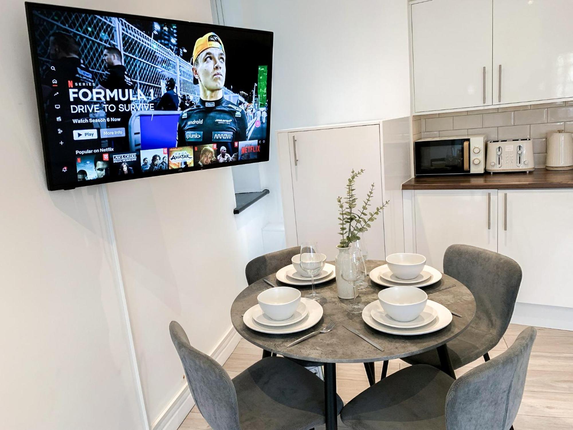 1-Bedroom Apartments In Shoreditch, Old Street, Hoxton Лондон Экстерьер фото