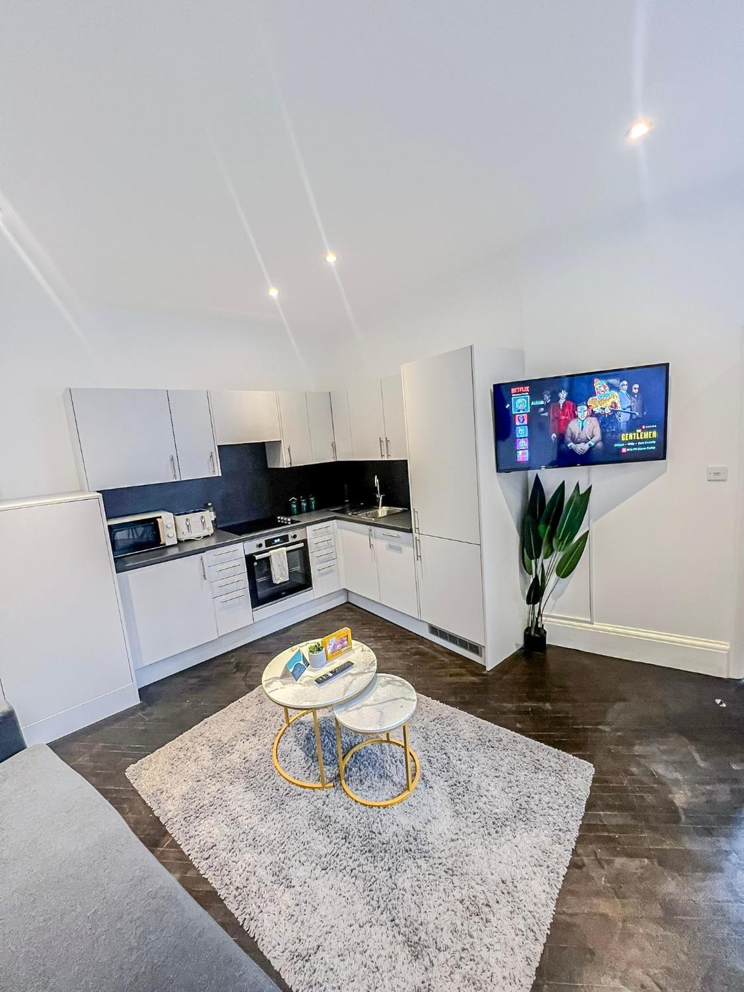 1-Bedroom Apartments In Shoreditch, Old Street, Hoxton Лондон Экстерьер фото