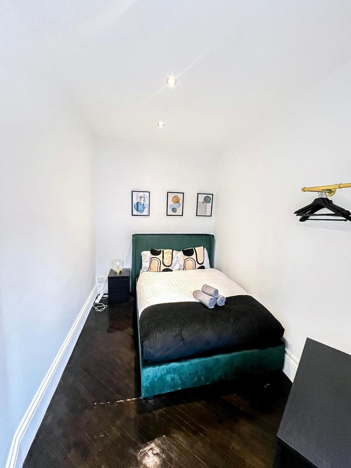 1-Bedroom Apartments In Shoreditch, Old Street, Hoxton Лондон Экстерьер фото