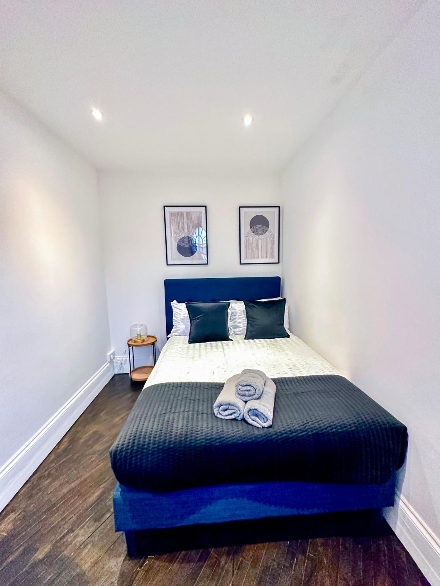 1-Bedroom Apartments In Shoreditch, Old Street, Hoxton Лондон Экстерьер фото