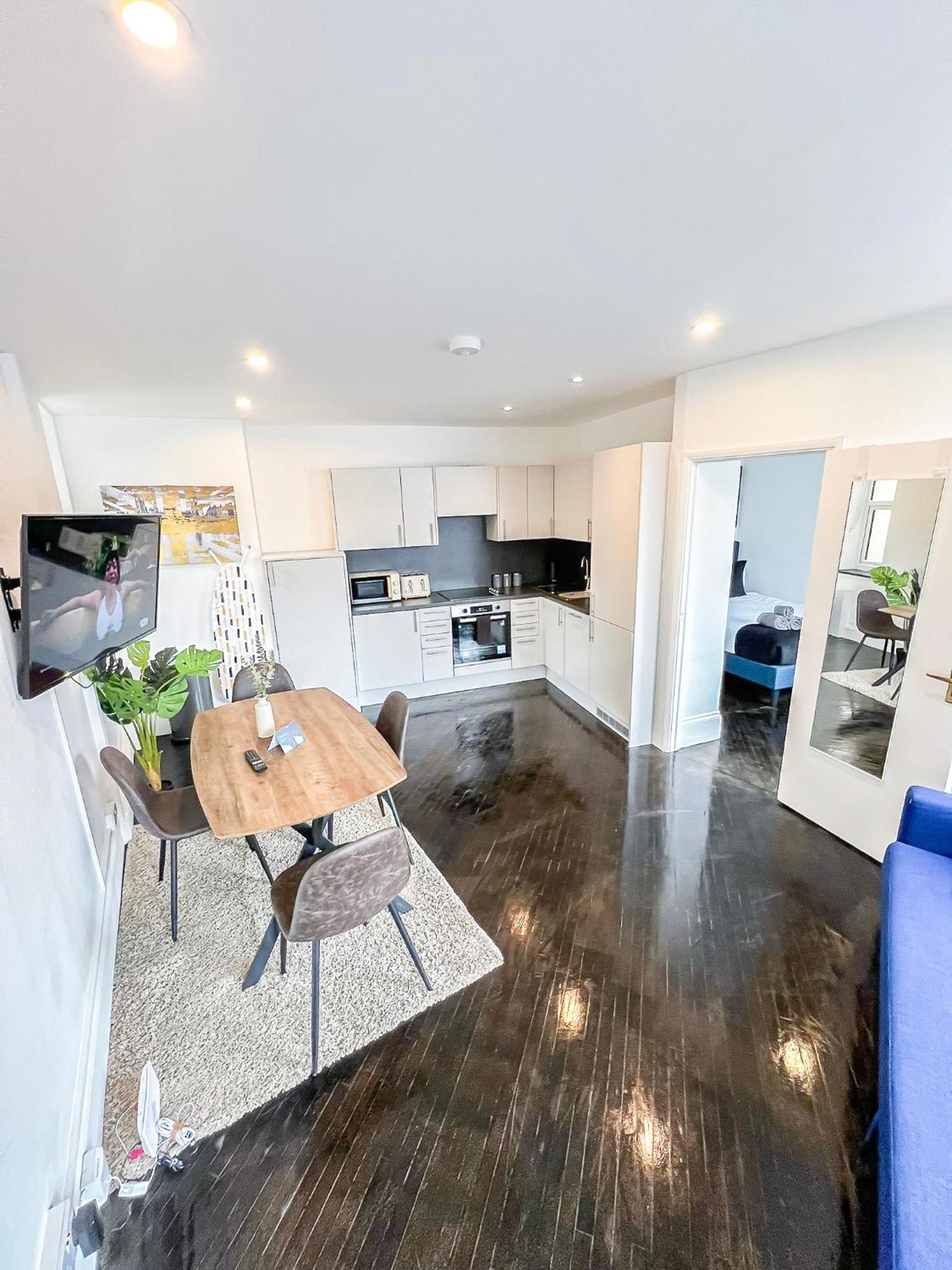 1-Bedroom Apartments In Shoreditch, Old Street, Hoxton Лондон Экстерьер фото