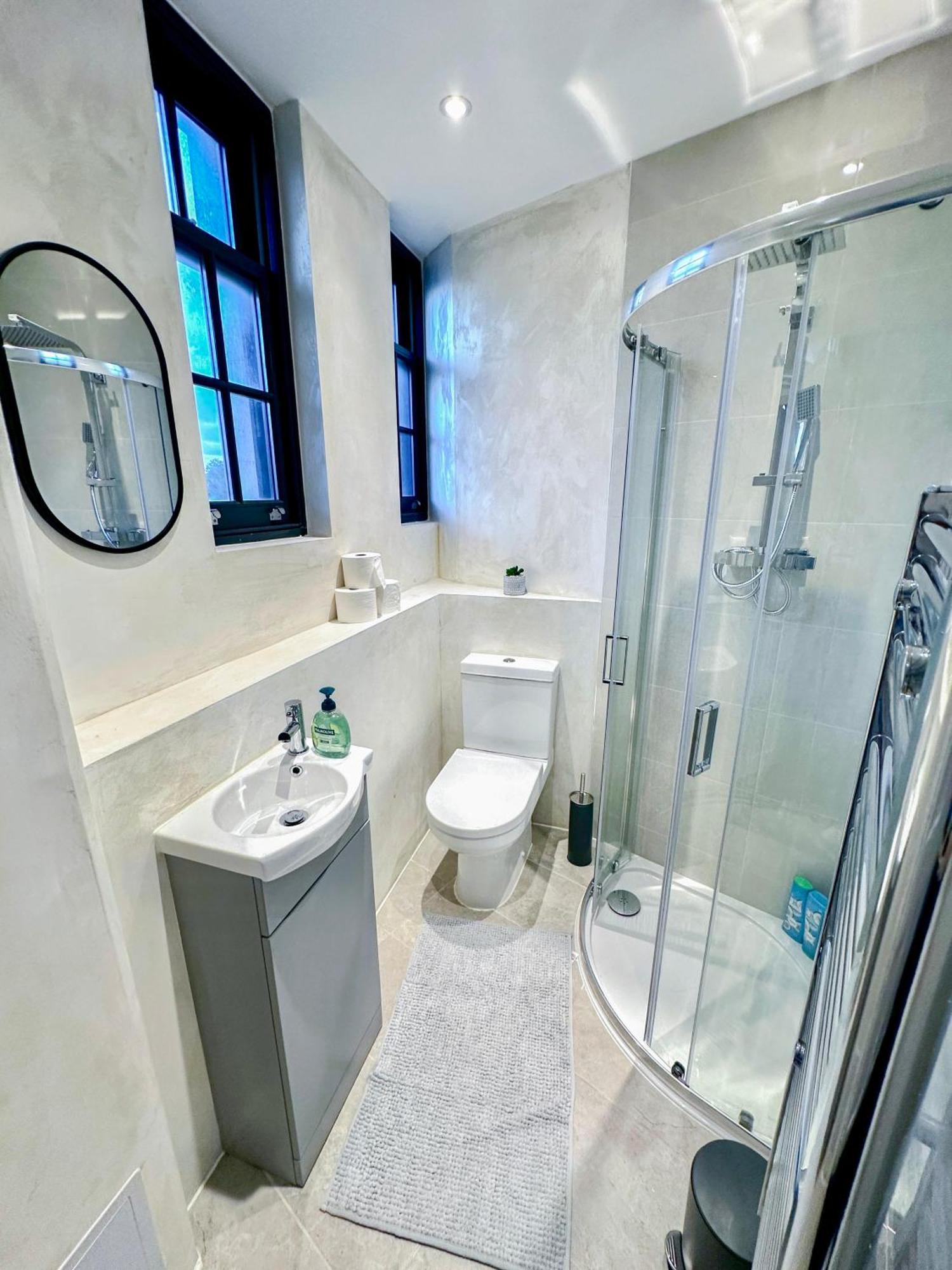 1-Bedroom Apartments In Shoreditch, Old Street, Hoxton Лондон Экстерьер фото
